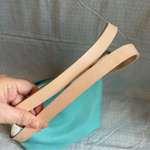 852 Leathers Handcrafted Small Zipper Tote in Aqua Leather/Natural Strap - Picture 4 of 13